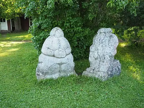 Каменные скульптуры Юло Ыуна