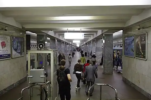 Вид на станцию от выхода в город. 30 мая 2010.