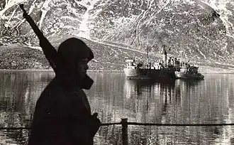 Боец Береговой охраны США, несущий вахту на Аляске во время Второй мировой войны