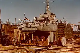 Тральщик ВМС США «USS Venture» в сухом доке, Маунт-Плезант, 1962 год