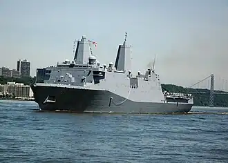USS New York принимает участие в Параде Кораблей