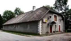 Магазин (бывшая конюшня мызы Ухтен)