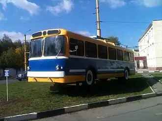 ЗиУ-5 № 43. — советский высокопольный троллейбус.