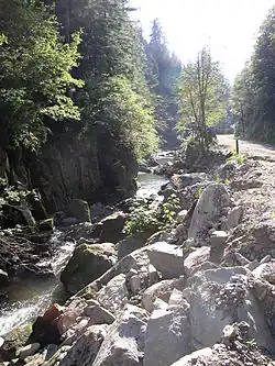 Каменка неподалеку от Каменецкого водопада