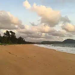 Пляж Май Кхао в 2015 году