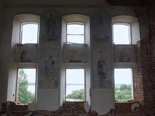 Фрагменты росписи стен