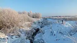 Вид на среднее течение Вергьупе около автодороги V9 в декабре 2012 года