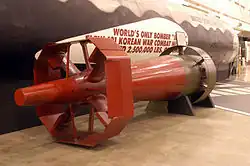 Ракеты на верхних направляющих СПУ (походное положение).