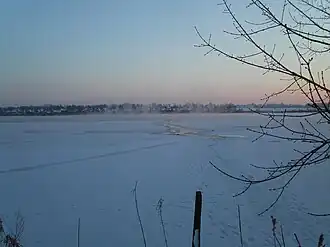 Вадское озеро. Полынья над воклиной не замерзает даже в середине зимы.