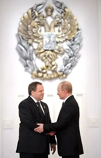 Валерий Чарушин и Президент РФ Владимир Путин на вручении Государственных премий Российской Федерации в июне 2012 года.