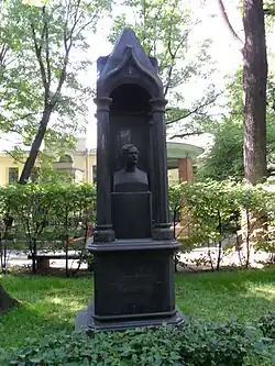 Могила В. А. Каратыгина в Некрополе мастеров искусств Александро-Невской лавры в Санкт-Петербурге