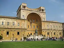 «Двор Пинии» (Cortile della Pigna). 1562. Апостольский дворец, Ватикан