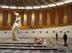 Вечный огонь на Мамаевом Кургане.