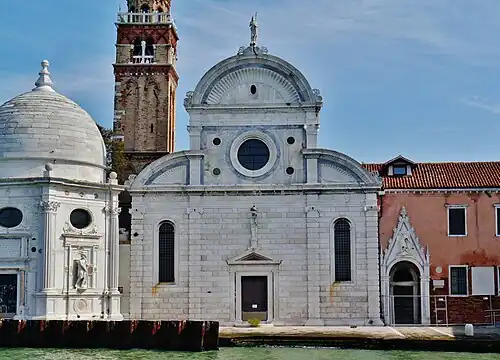 Фасад церкви Сан-Микеле-ин-Изола, начало строительства 1453 год, архитектор Мауро Кодуччи