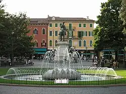 фонтан Альп и памятник Виктору Эммануилу II