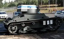 Финский Виккерс Mk E, башня с цветами флага Финляндии для того, чтобы не спутать его с Т-26 РККА