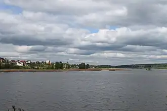 Вид на деревню Загорье со стороны Сенежского озера