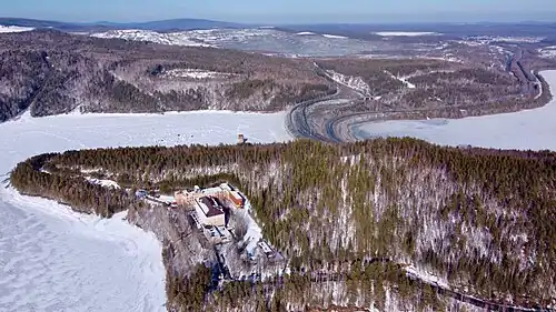 Вид на Выйскую гору и санаторий «Зелёный мыс»