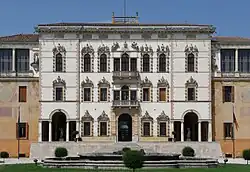 Главный корпус виллы