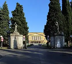 Главный вход