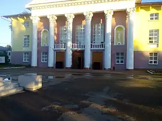 Площадь посёлка после дождя