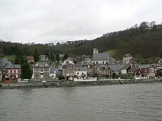 Вид с реки на Вилькье