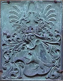 Рельеф с изображением герба семьи Бибра