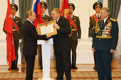 Вручение грамоты о присвоении Луге почётного звания