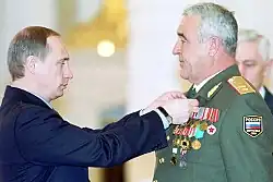 Владимир Путин награждает Булгакова Звездой Героя России. Фотография пресс-службы президента России, 28 марта 2000&nbsp;г.