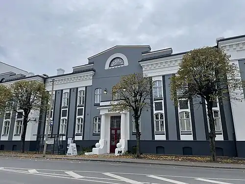 Историческое административное здание завода «Вольта» после реновации, 2024 год. Вид с улицы Тёэстузе