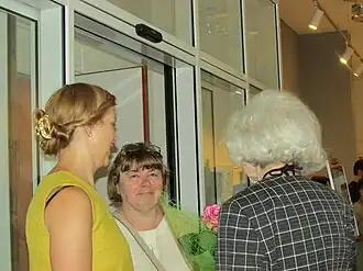 В центре - искусствовед Надежда Усова.