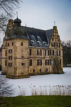 Замок в зимнее время