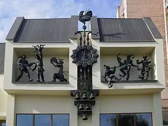 Часы на Кукольном театре