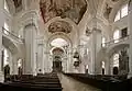Общий вид внутреннего убранства базилики свв. Мартина и Освальда