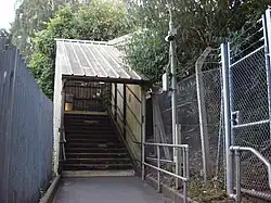 Вход на платформу в сторону Аксбриджа