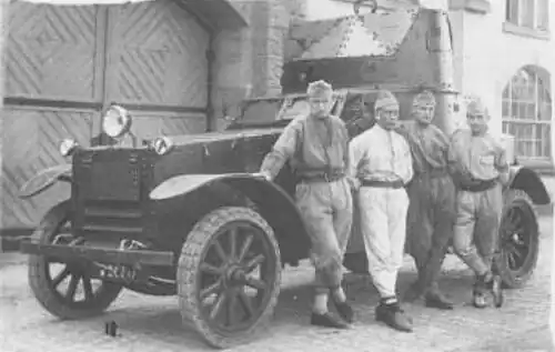 White AM с экипажем.