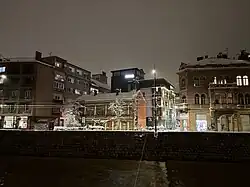 Дом Деспичей ночью