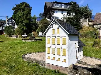 Модель ранее существовавшей школы в центре Вундертхаузена