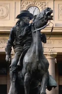 Памятник офицеру кавалерийского полка Теодора Рузвельта «Мужественные всадники» Баки О'Нилу, Прескотт, Аризона (1907).