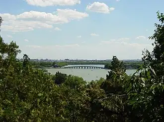 Вид на 17-арочный мост