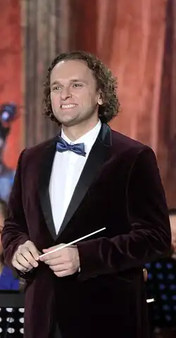 Юрий Медяник во время съемок шоу "Синяя птица" (декабрь 2017)