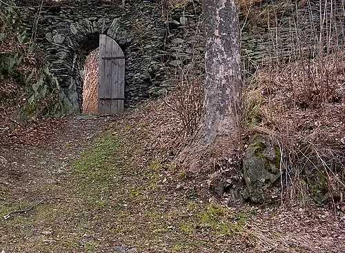 Фрагмент замка в 2006 году