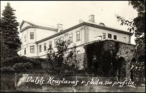 Краславская латышская средняя школа (гимназия), с 1922&nbsp;года размещённая в бывшем дворце графов Плятеров