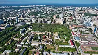 Вид с высоты, улица справа от парка Зелёная Роща