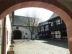 Музей Теодора Цинка&nbsp;— редко встречающийся в архитектуре образец четырёхстороннего двора.