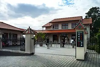 Главный вход в зоопарк