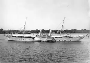 «Dannebrog» в 1913 году, после модернизации и капитального ремонта 1907 года. Фотография из Датского королевского морского музея (англ.&nbsp;Danish Naval Museum; дат. Orlogsmuseet), но теперь содержится в Национальном музее Дании (дат. Nationalmuseet).