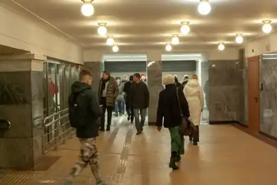 Переход на БКЛ, через северный торец станции, ранее законсервированный для отменённого второго выхода.1 марта 2023